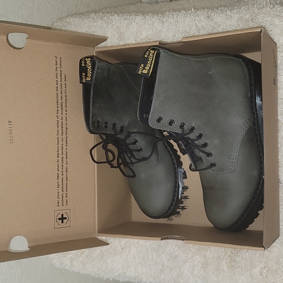 DR. MARTENS SHRIVER HI MOLDOVA BOOTS - Picture 15 of 16